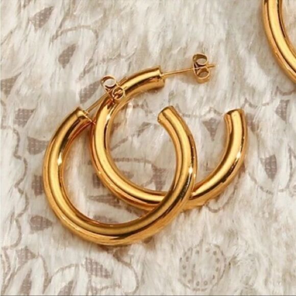 #20 Classic Gold Hoops - Picture 3 of 9